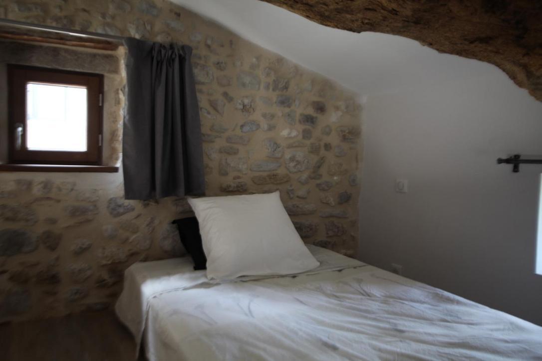 le mas de La Coste Saint-Sauveur-de-Cruzière Extérieur photo