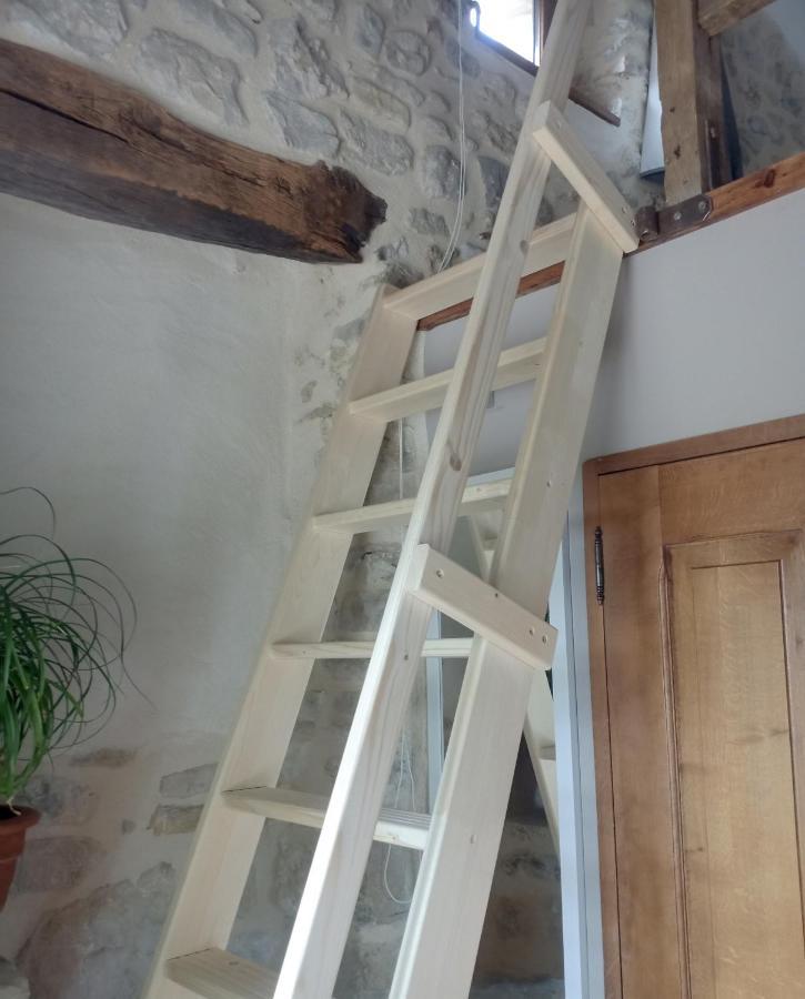 le mas de La Coste Saint-Sauveur-de-Cruzière Extérieur photo