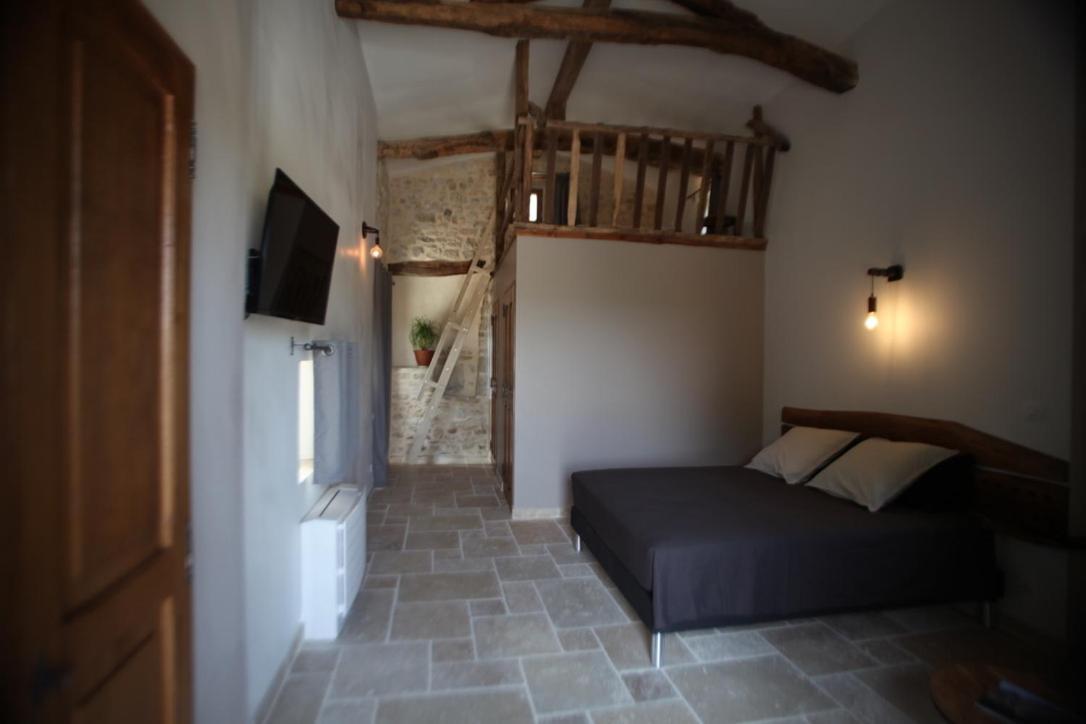 le mas de La Coste Saint-Sauveur-de-Cruzière Extérieur photo